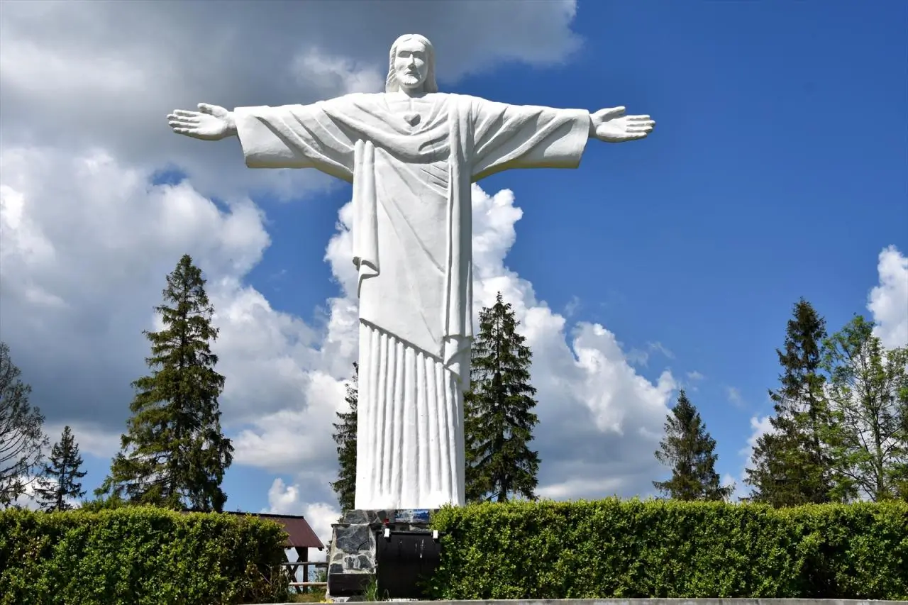 Areál pri soche Krista